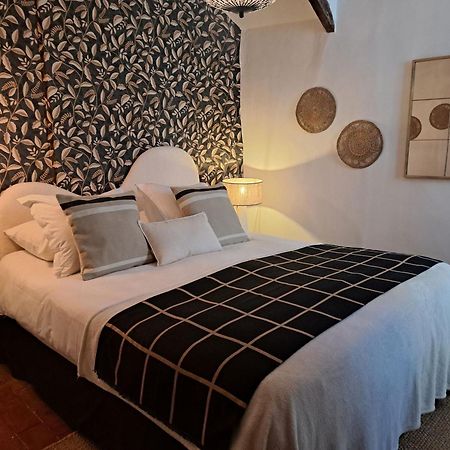 Hotel Le Patio De Sophie Систерон Екстериор снимка