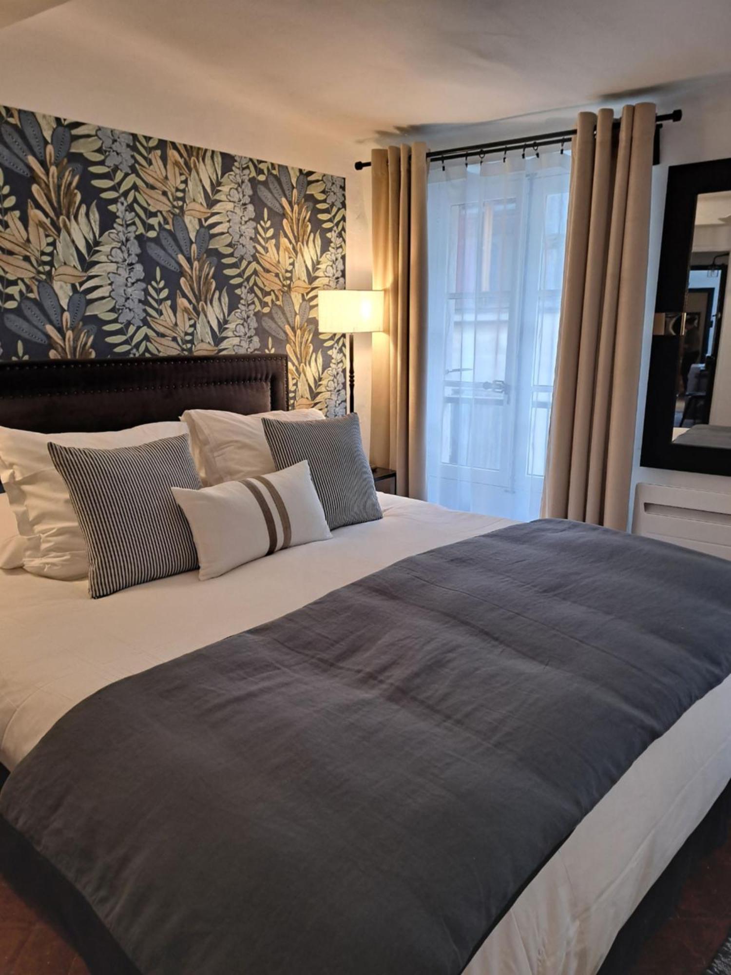 Hotel Le Patio De Sophie Систерон Екстериор снимка