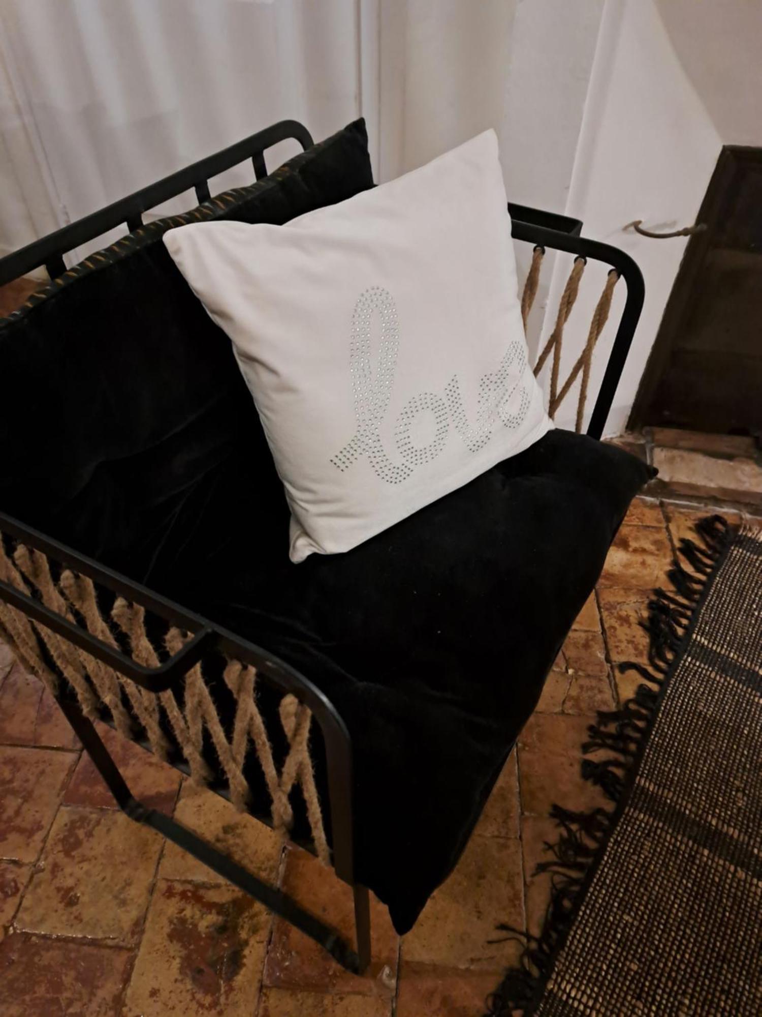 Hotel Le Patio De Sophie Систерон Стая снимка