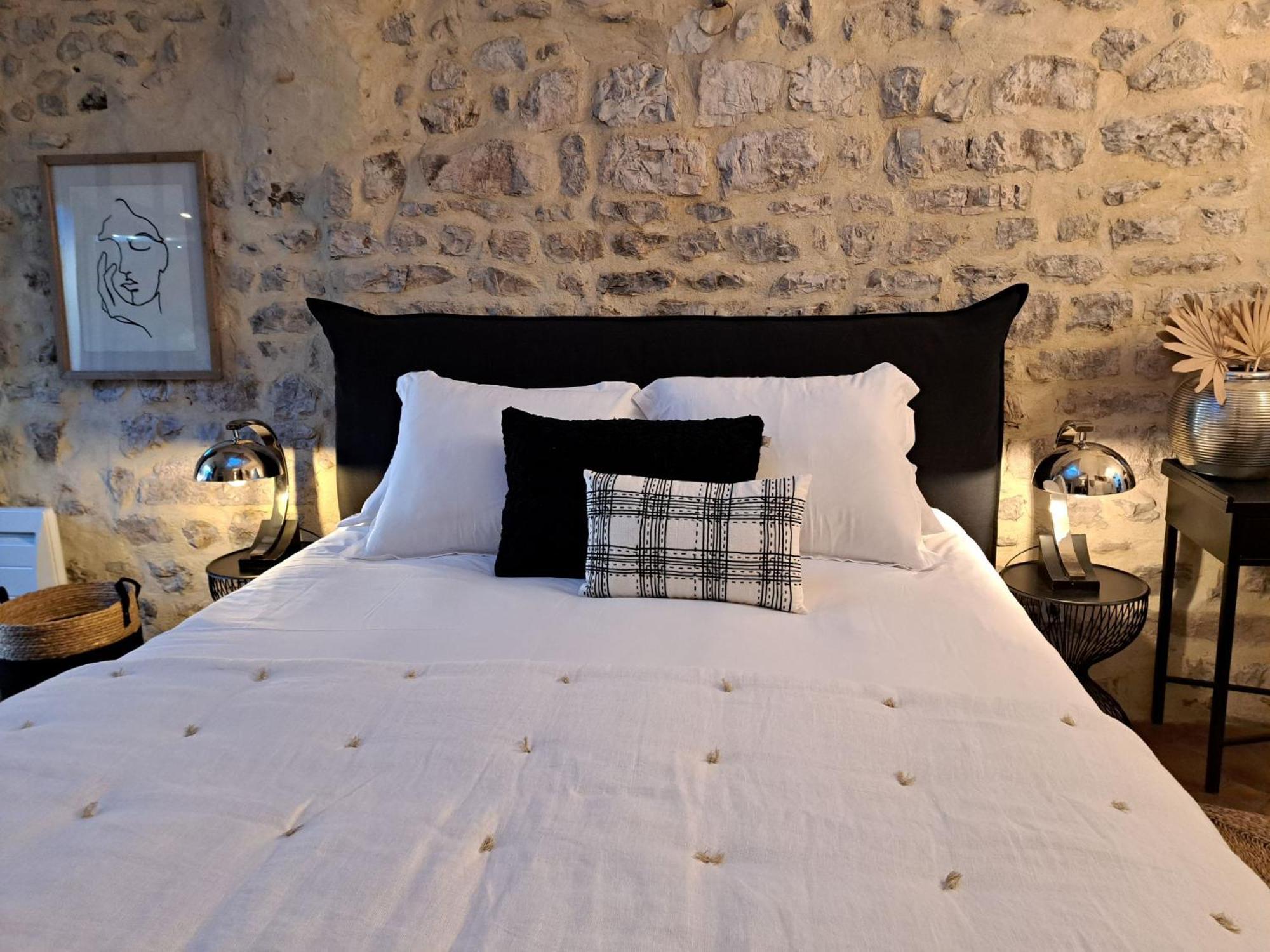 Hotel Le Patio De Sophie Систерон Екстериор снимка
