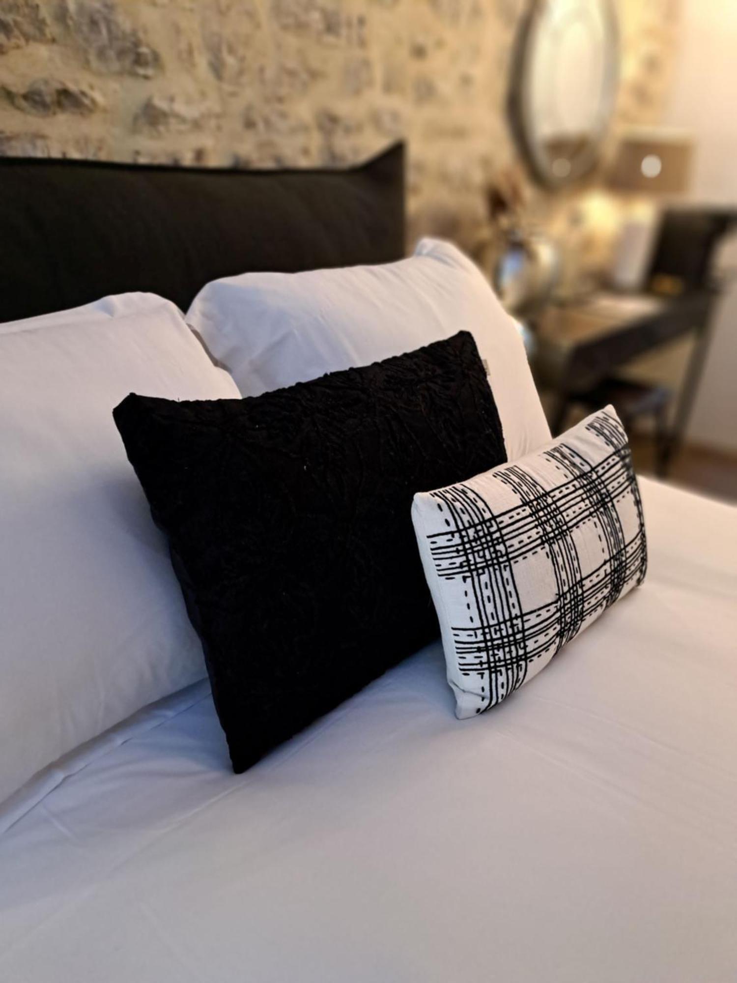 Hotel Le Patio De Sophie Систерон Стая снимка