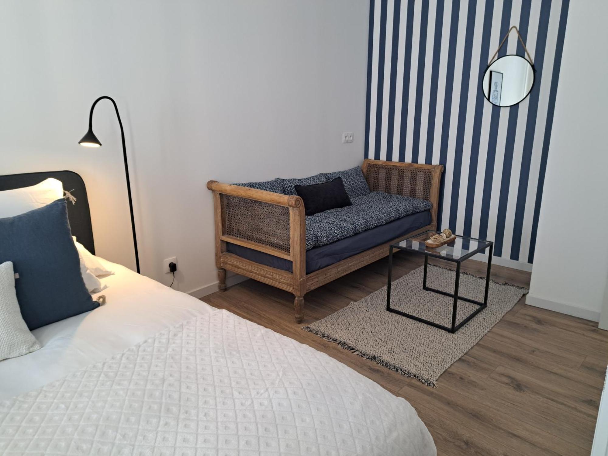 Hotel Le Patio De Sophie Систерон Стая снимка