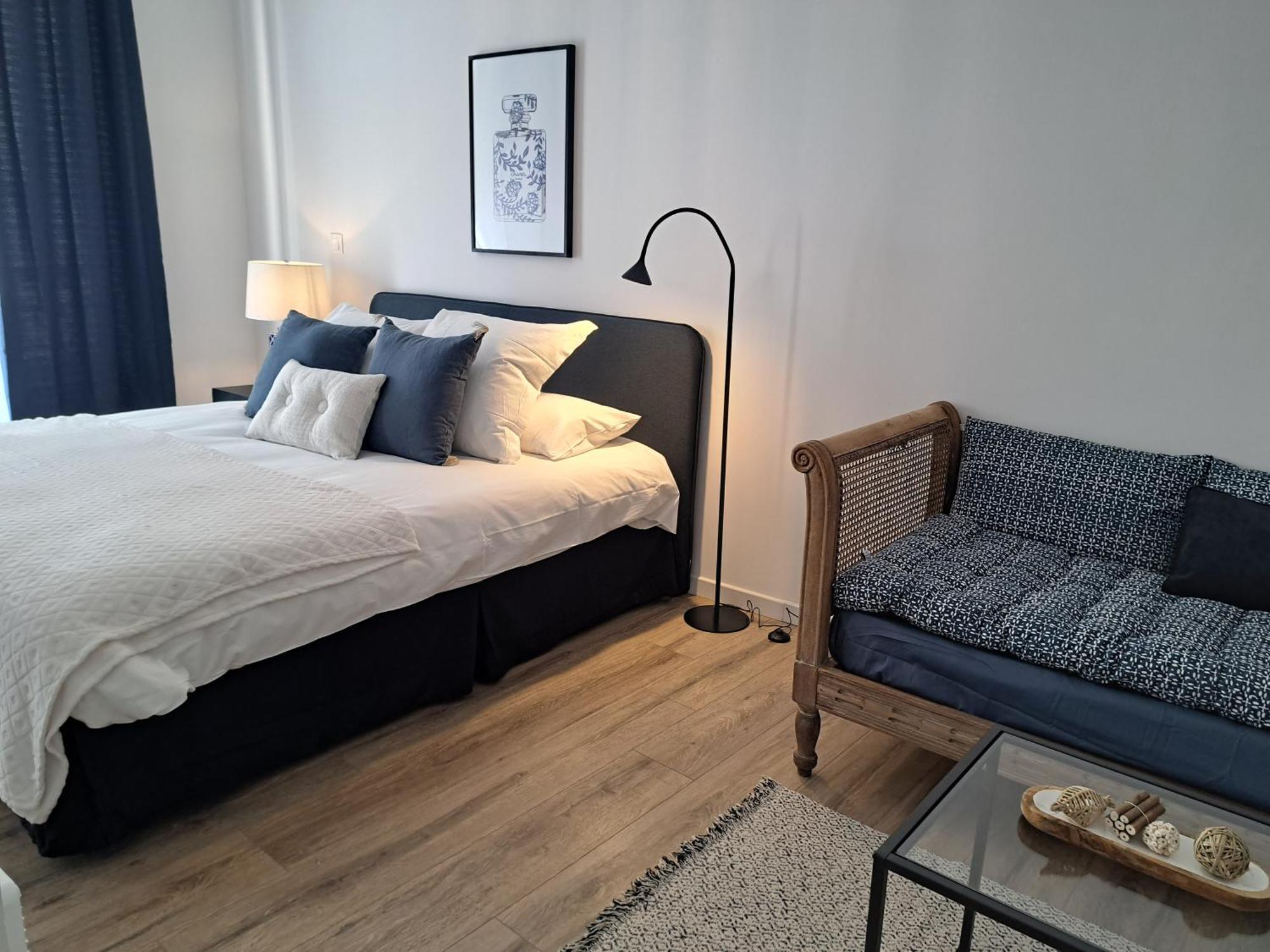 Hotel Le Patio De Sophie Систерон Стая снимка
