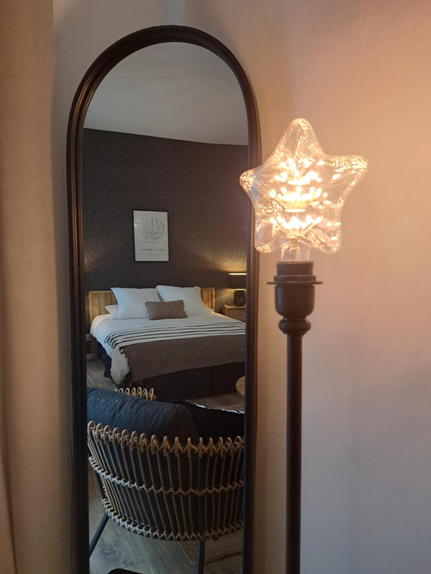 Hotel Le Patio De Sophie Систерон Стая снимка