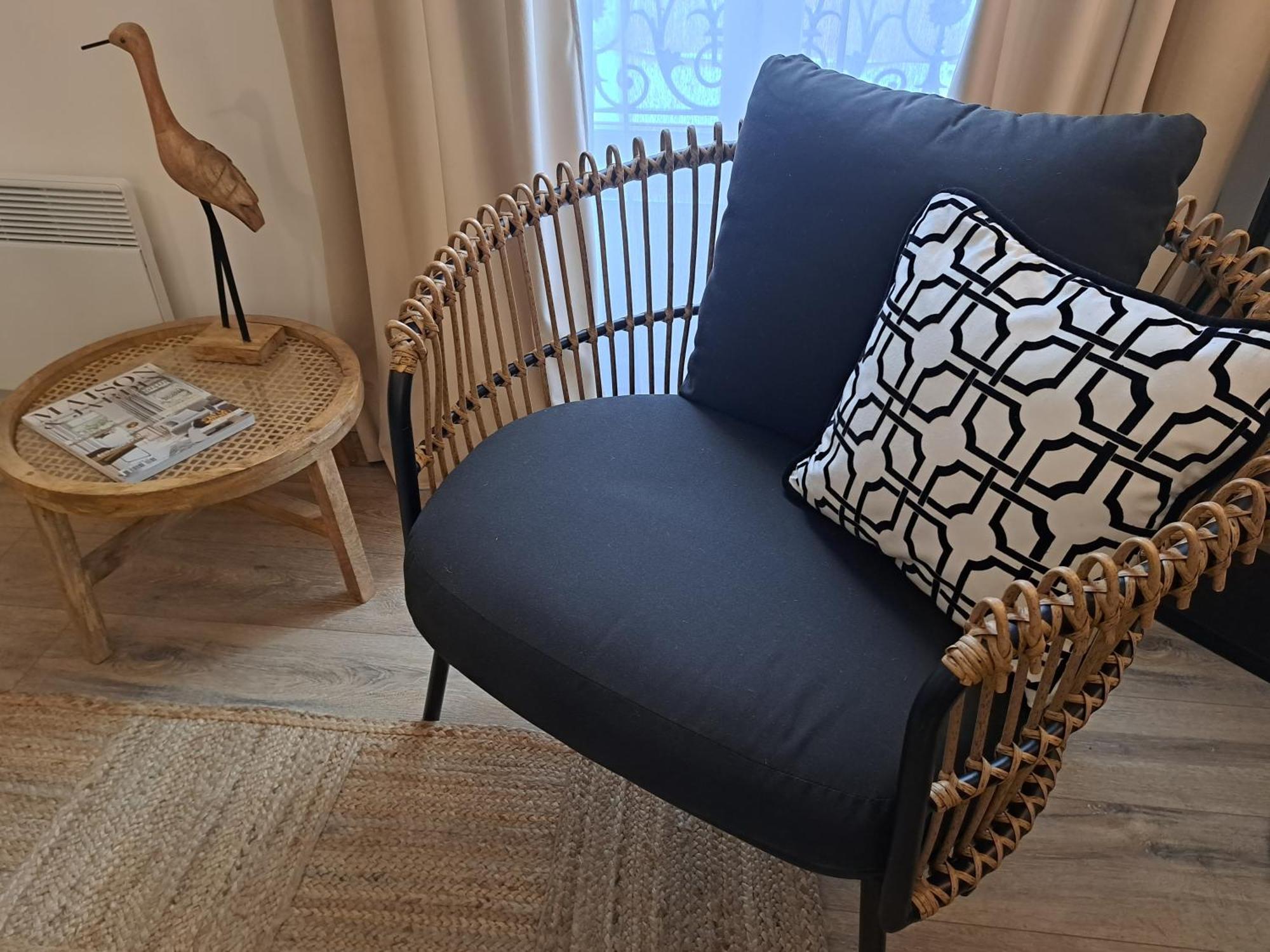 Hotel Le Patio De Sophie Систерон Стая снимка